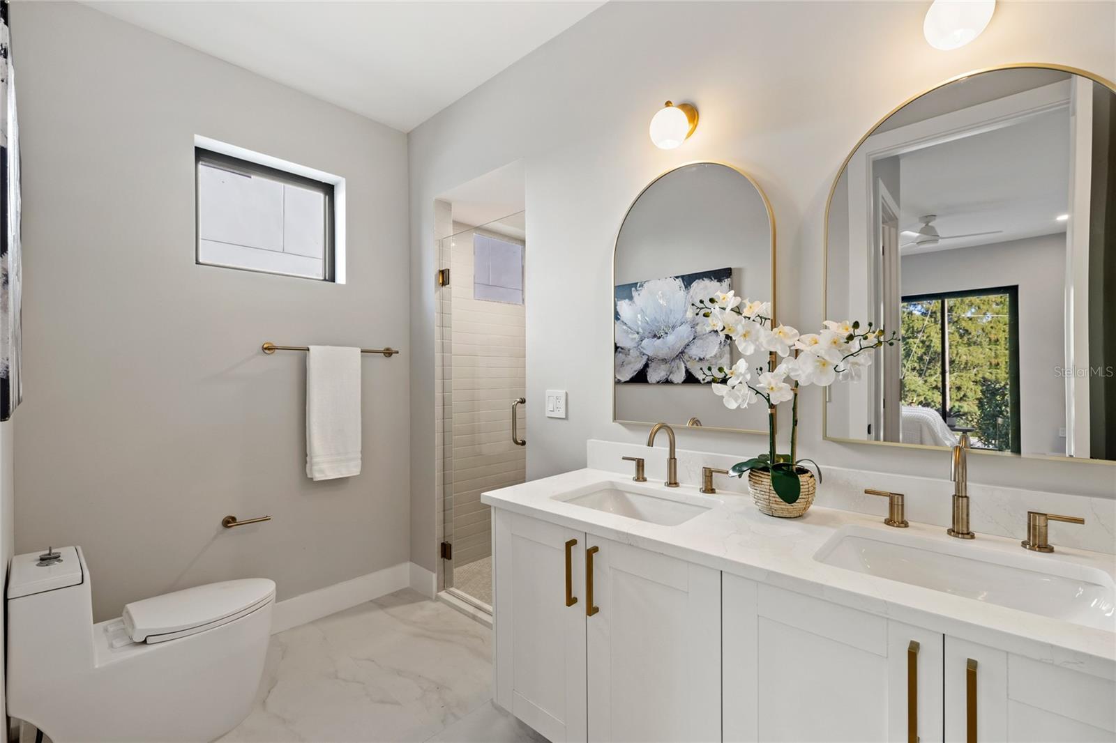 Image 21 of 60 For 921 Lake Emerald Drive