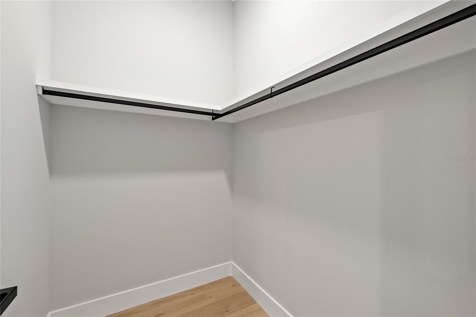 Image 22 of 60 For 921 Lake Emerald Drive