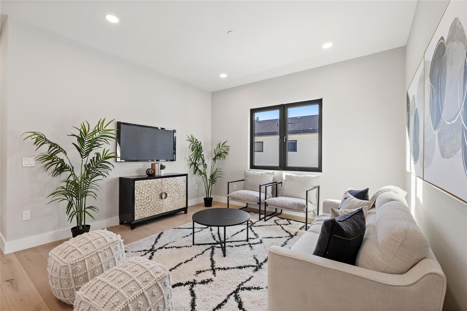 Image 24 of 60 For 921 Lake Emerald Drive