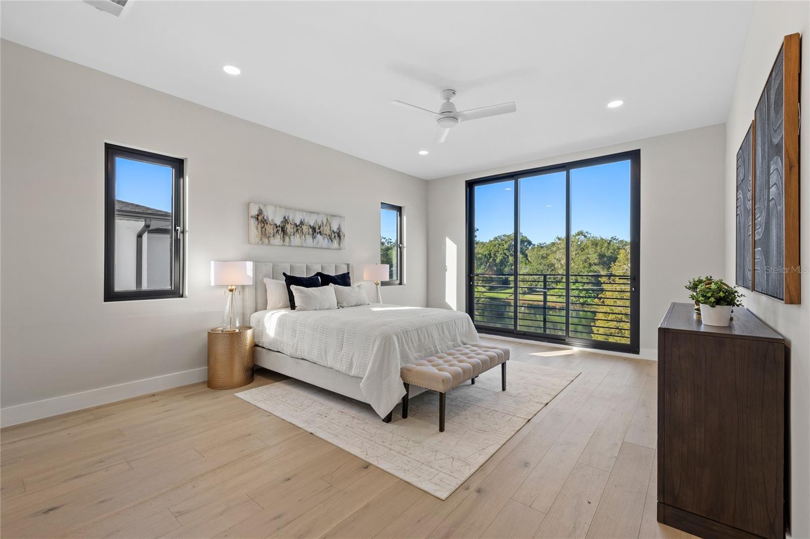 Image 26 of 60 For 921 Lake Emerald Drive