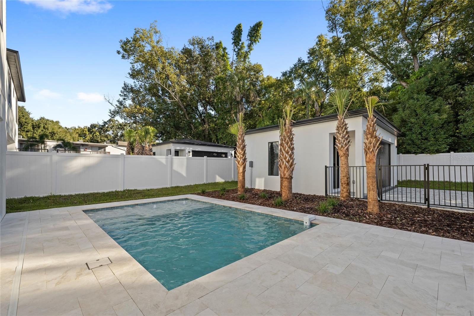 Image 3 of 60 For 921 Lake Emerald Drive