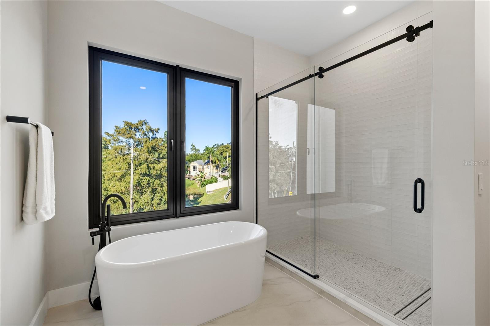 Image 30 of 60 For 921 Lake Emerald Drive