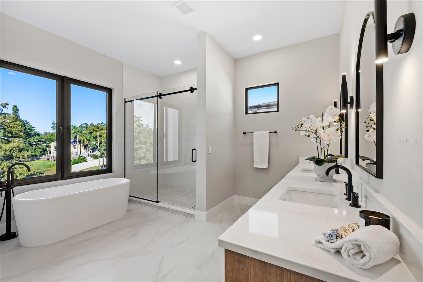 Image 31 of 60 For 921 Lake Emerald Drive