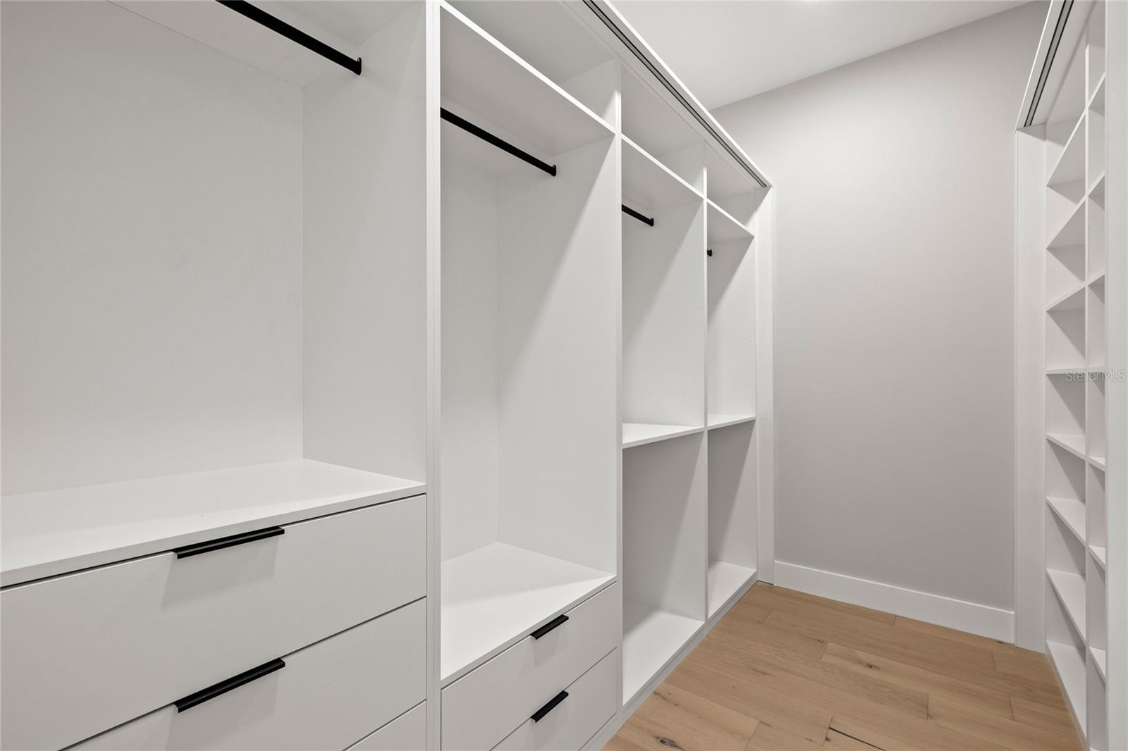 Image 33 of 60 For 921 Lake Emerald Drive