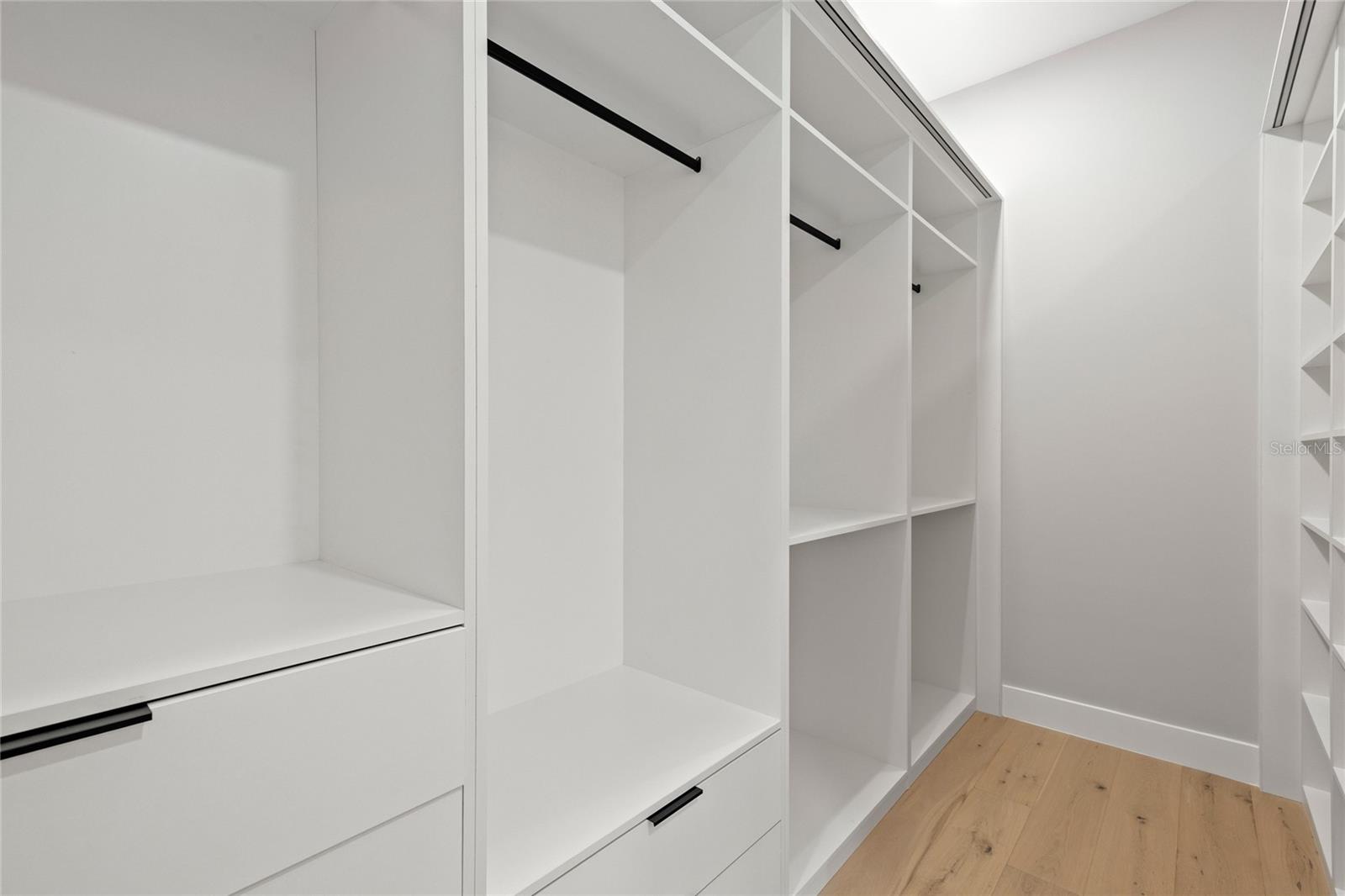 Image 34 of 60 For 921 Lake Emerald Drive