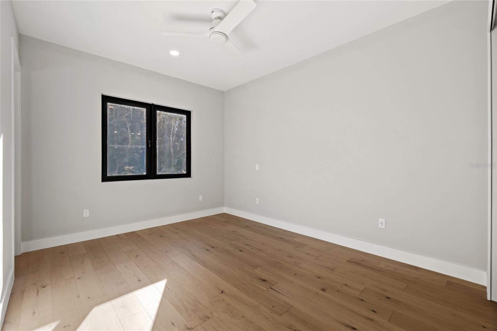 Image 35 of 60 For 921 Lake Emerald Drive