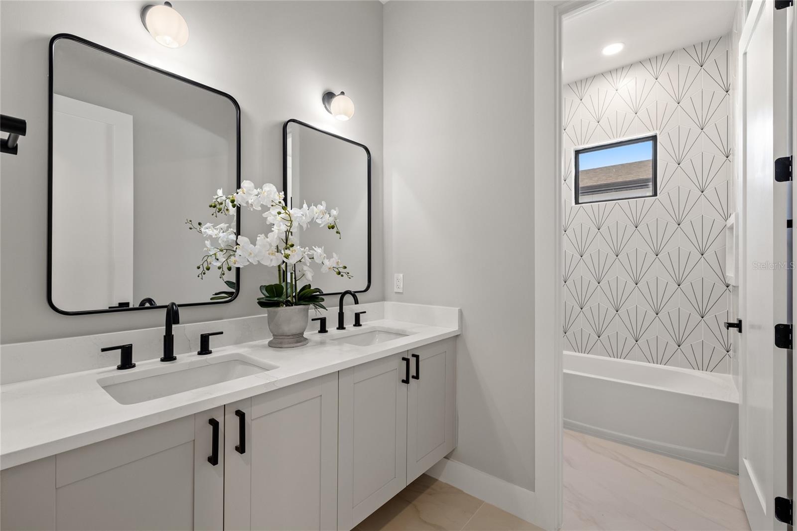 Image 37 of 60 For 921 Lake Emerald Drive