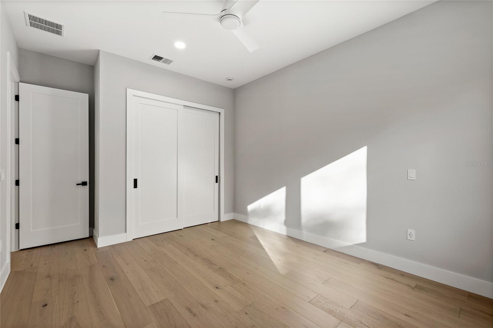 Image 39 of 60 For 921 Lake Emerald Drive