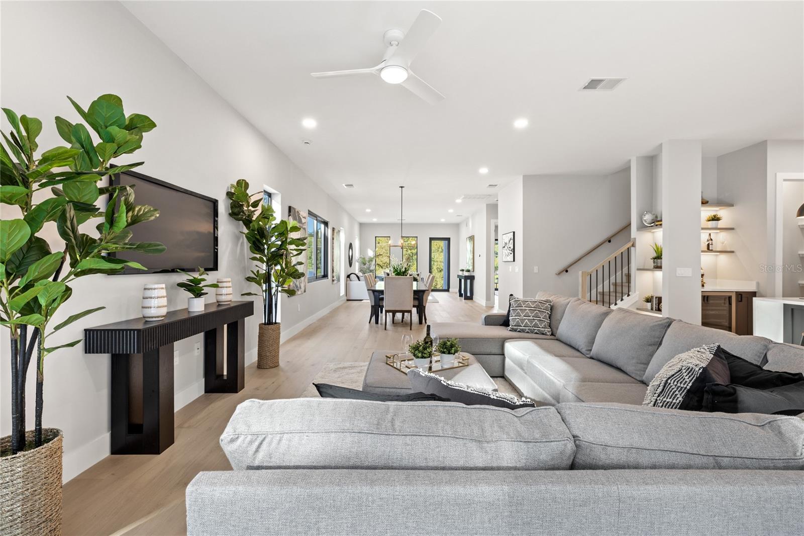 Image 4 of 60 For 921 Lake Emerald Drive