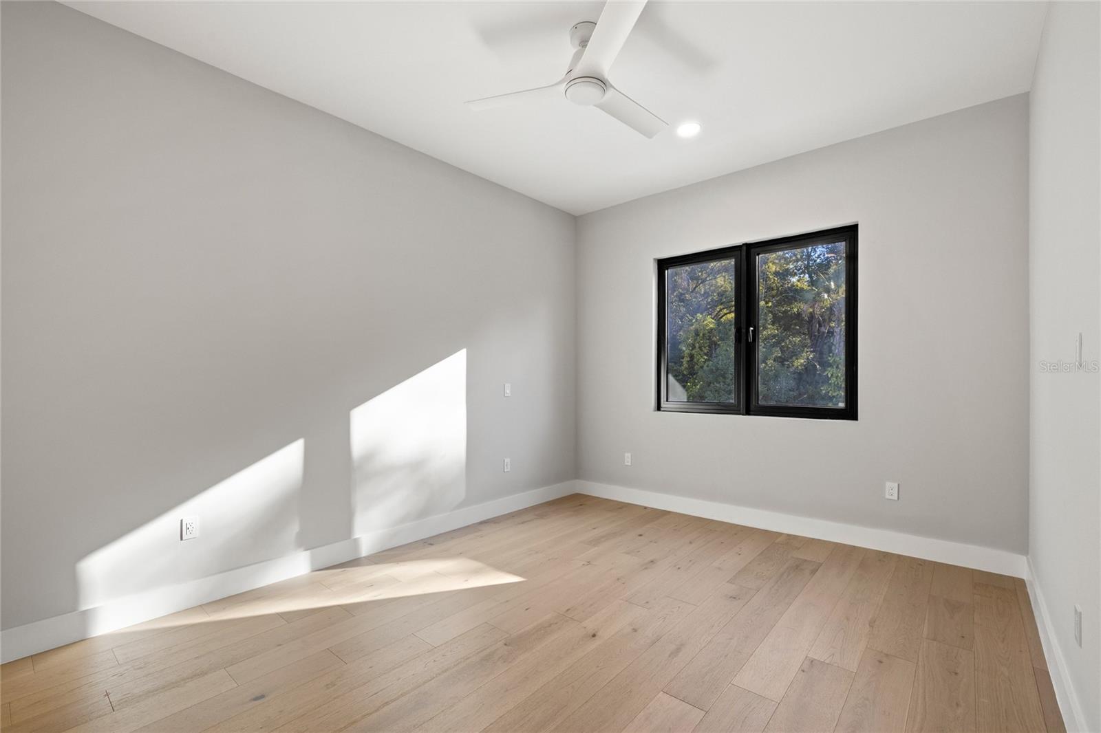 Image 40 of 60 For 921 Lake Emerald Drive