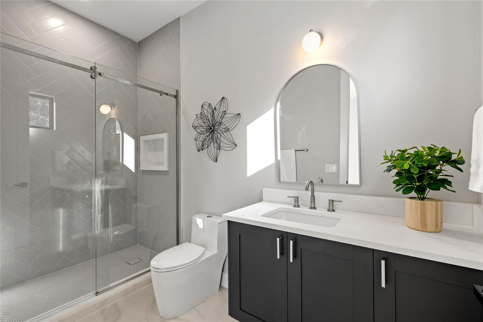 Image 41 of 60 For 921 Lake Emerald Drive