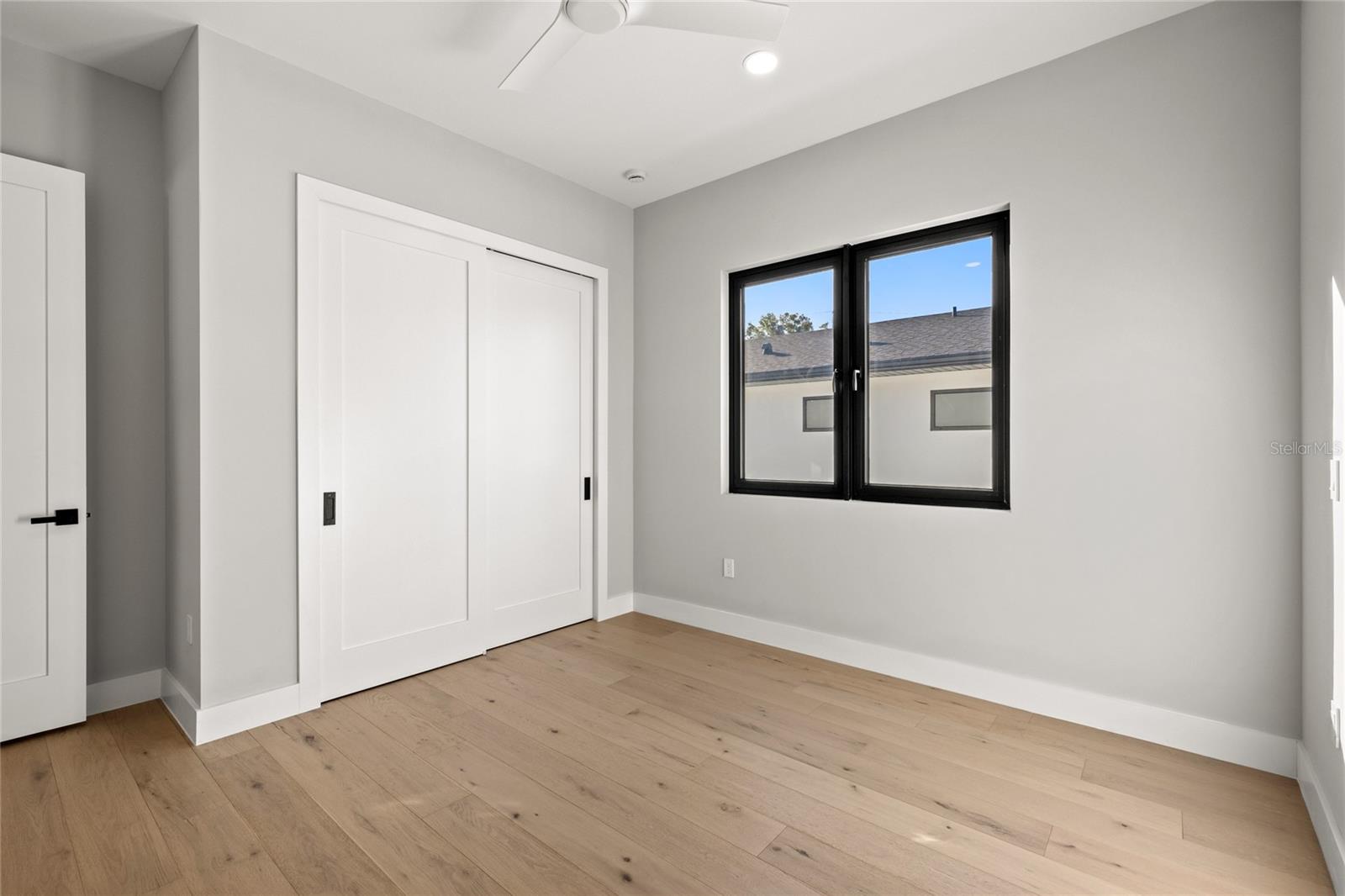 Image 43 of 60 For 921 Lake Emerald Drive