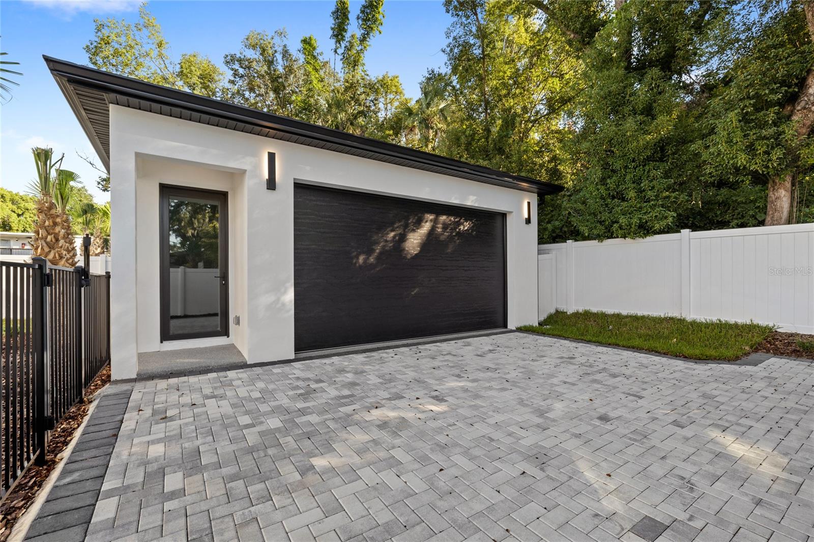 Image 52 of 60 For 921 Lake Emerald Drive