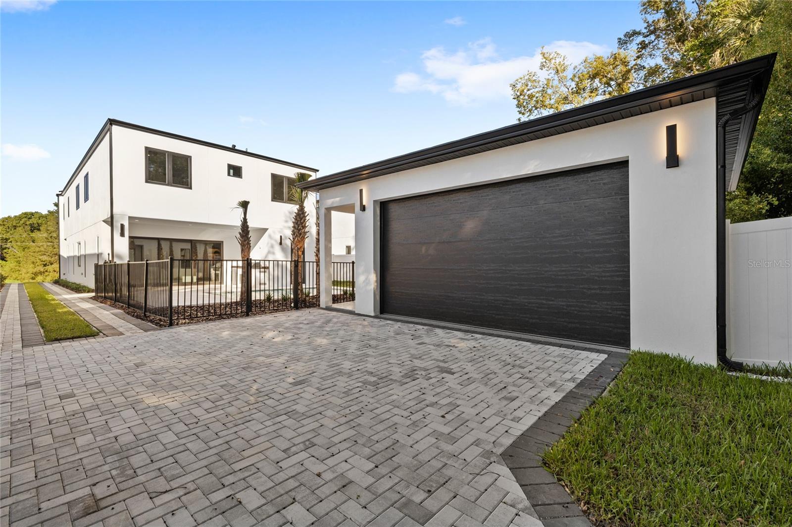 Image 53 of 60 For 921 Lake Emerald Drive