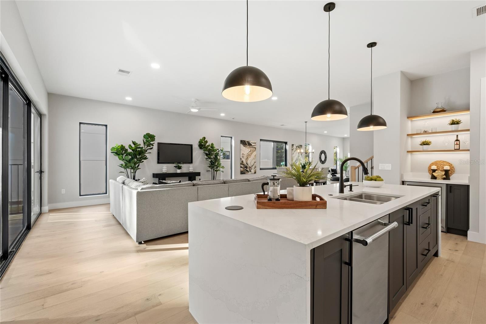 Image 8 of 60 For 921 Lake Emerald Drive