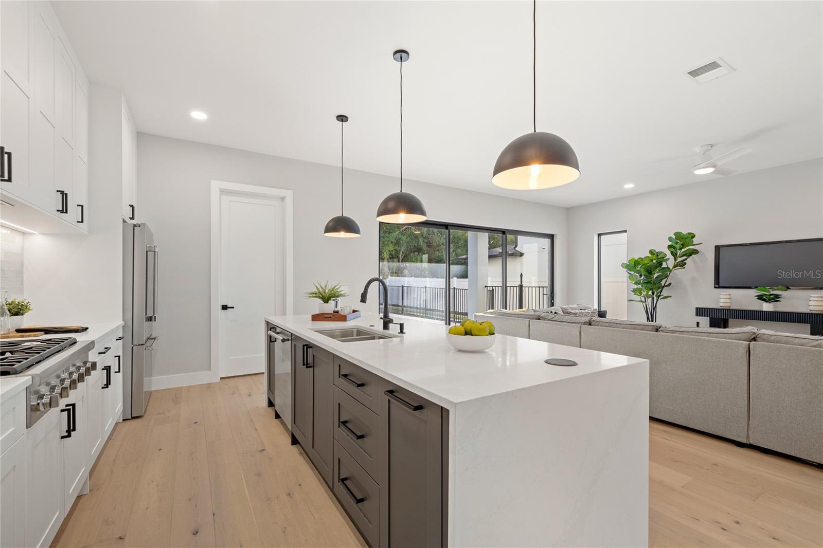 Image 9 of 60 For 921 Lake Emerald Drive