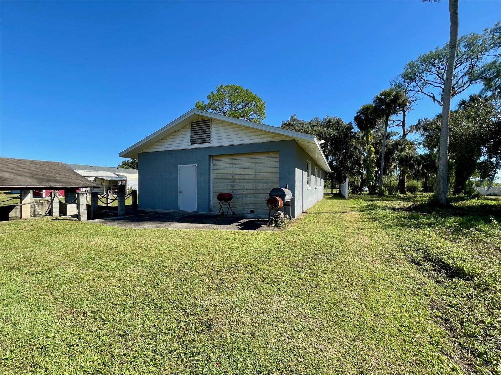 Image 17 of 29 For 2064 Shady Ln.