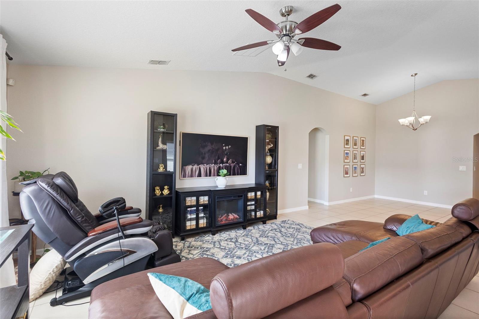 Image 12 of 49 For 10871 Cabbage Tree Loop