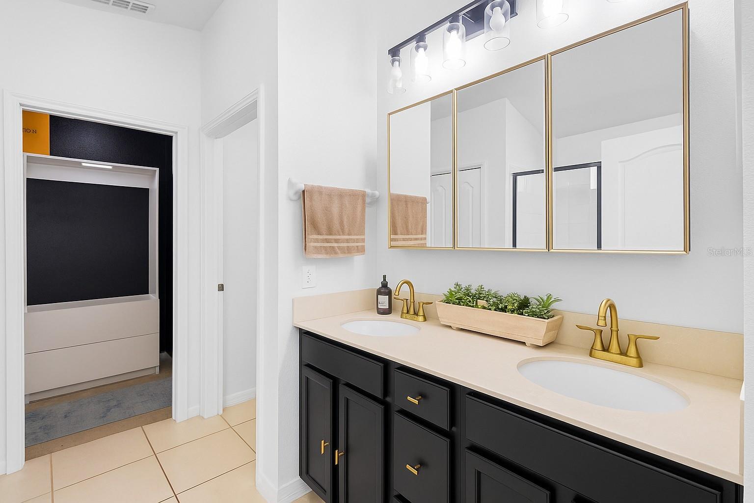 Image 19 of 49 For 10871 Cabbage Tree Loop