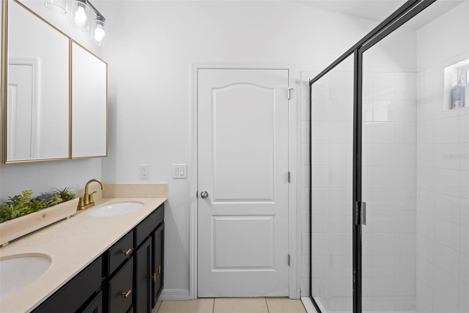 Image 20 of 49 For 10871 Cabbage Tree Loop