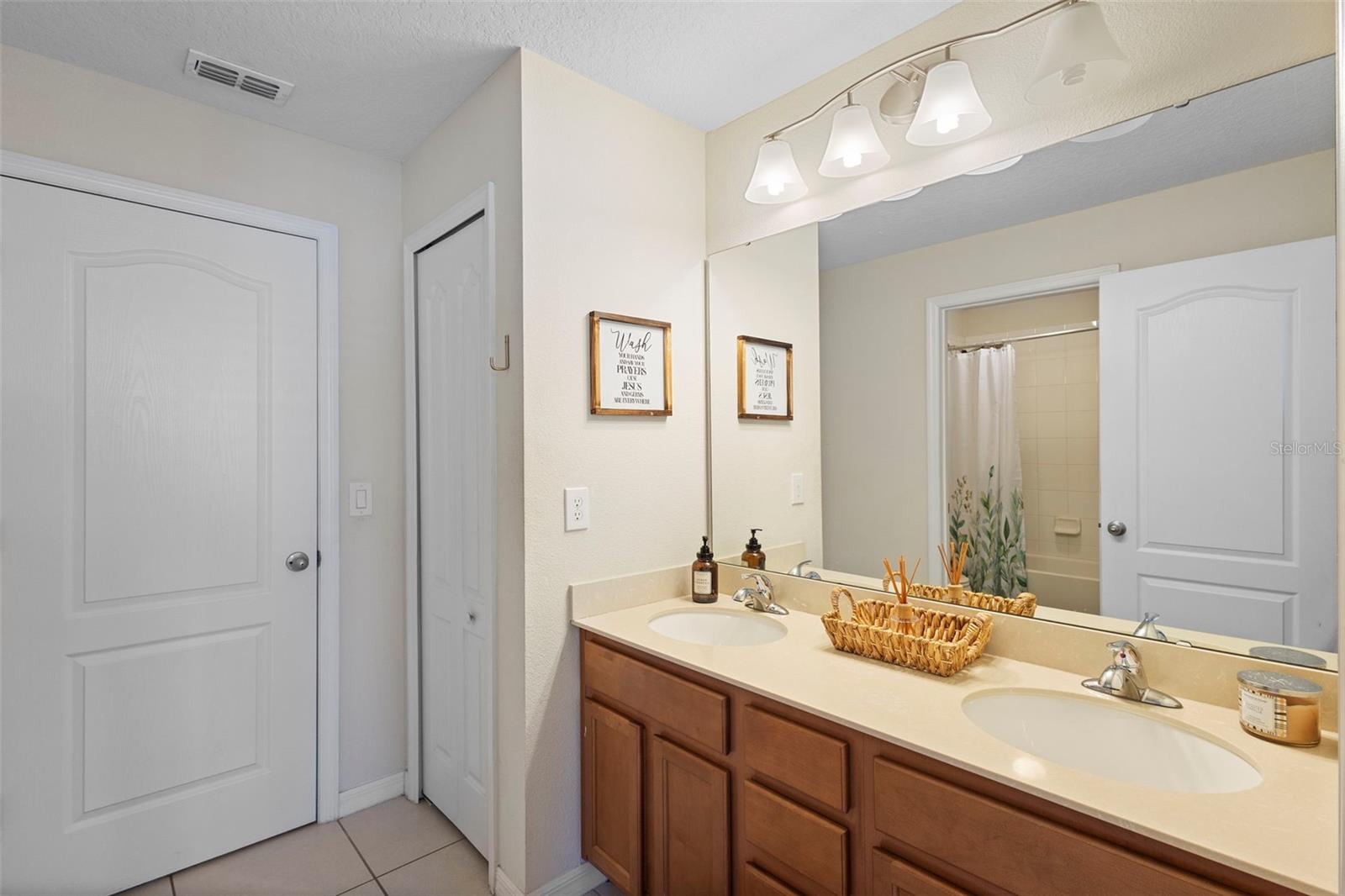 Image 24 of 49 For 10871 Cabbage Tree Loop