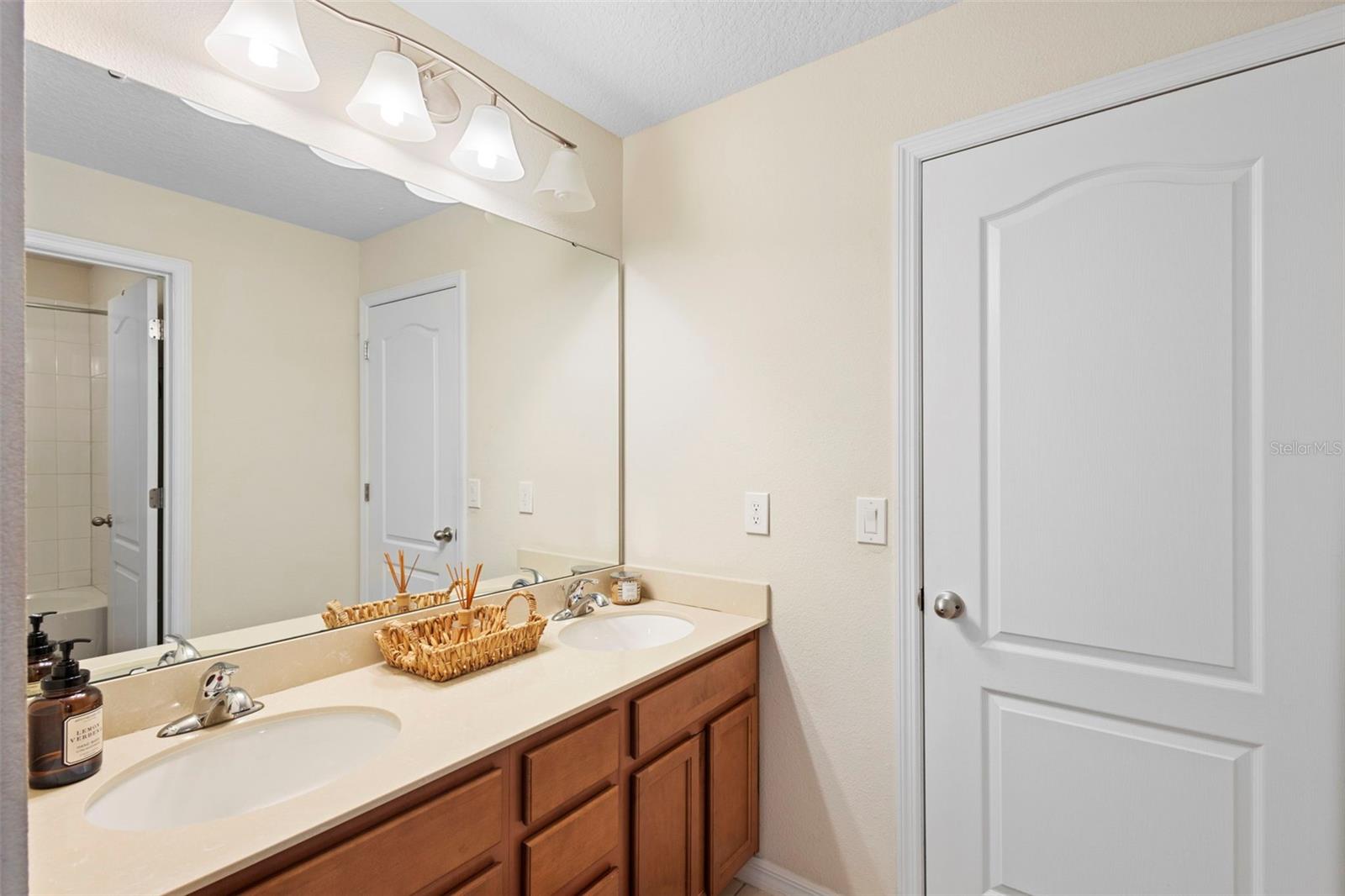 Image 25 of 49 For 10871 Cabbage Tree Loop