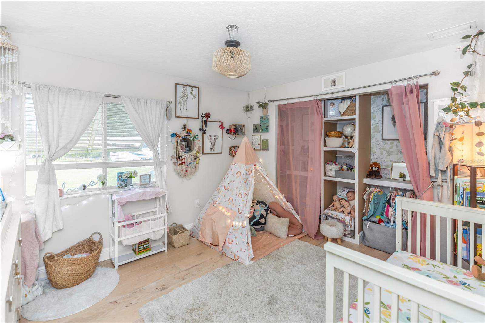 Image 21 of 41 For 150 Sheryl Drive