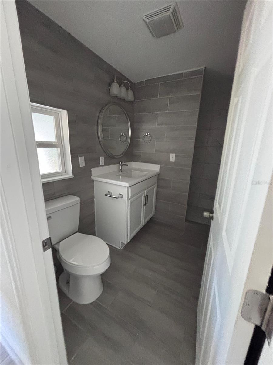 Image 17 of 30 For 702 Hillsboro Street