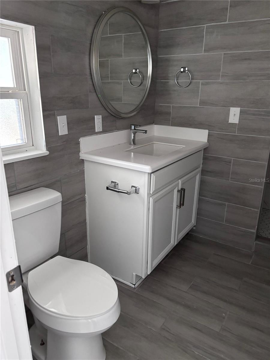 Image 18 of 30 For 702 Hillsboro Street