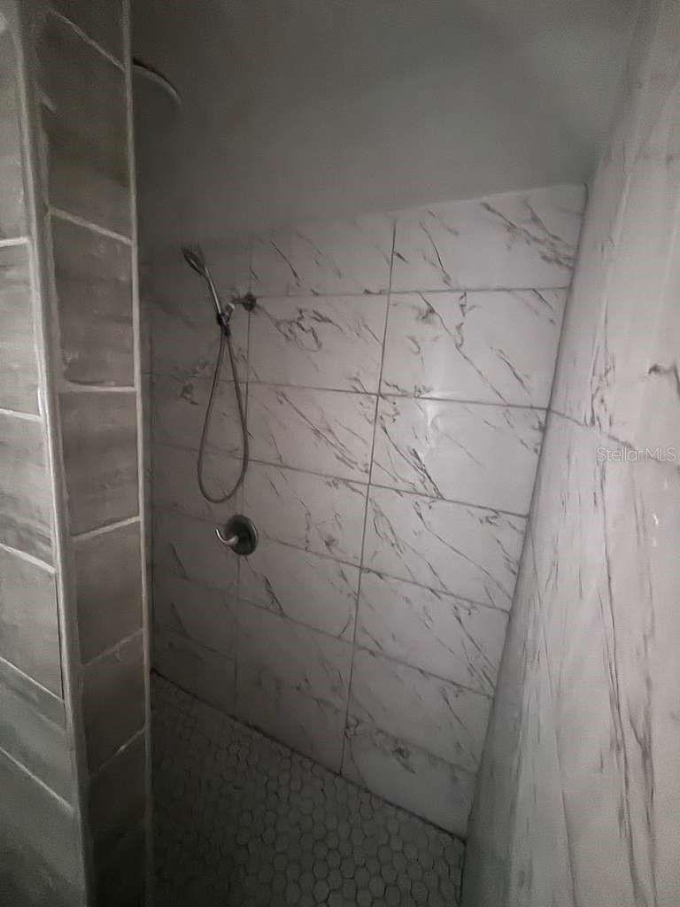 Image 19 of 30 For 702 Hillsboro Street