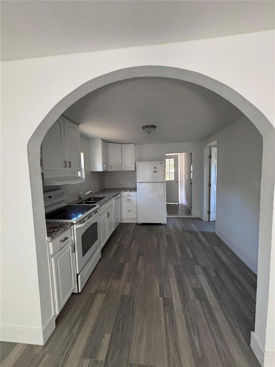 Image 5 of 30 For 702 Hillsboro Street