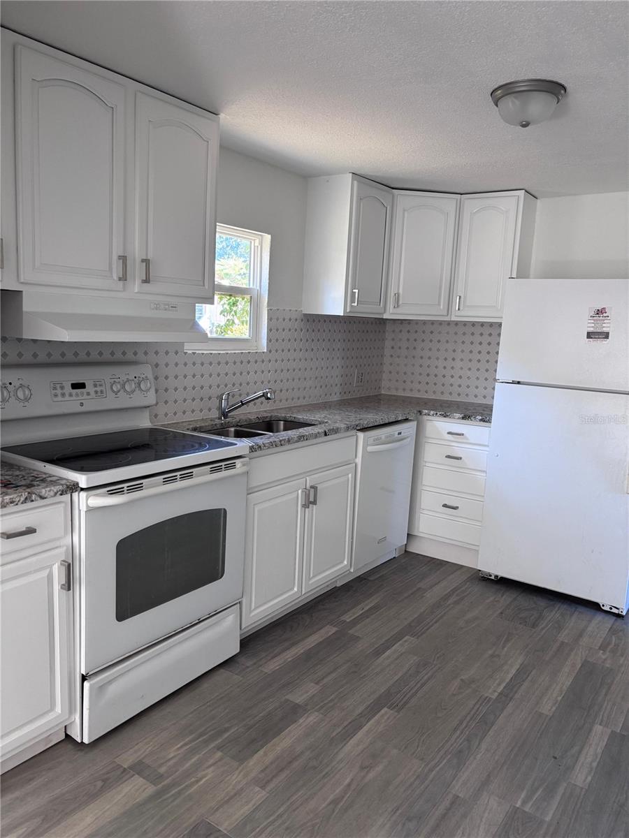 Image 6 of 30 For 702 Hillsboro Street