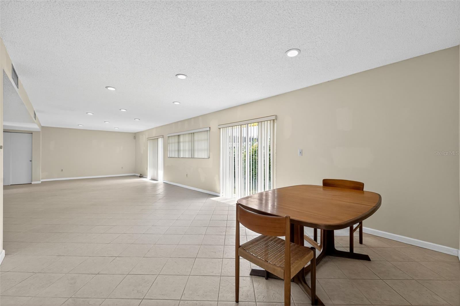 Image 21 of 33 For 11530 83rd  