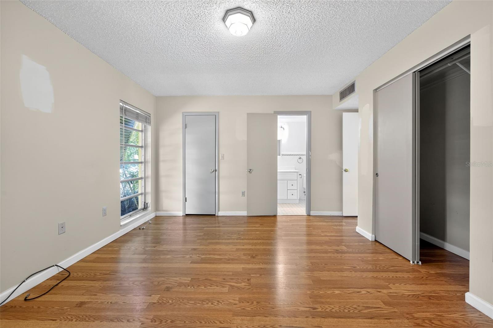 Image 23 of 33 For 11530 83rd  