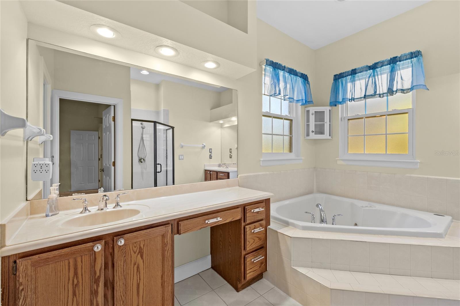 Image 23 of 49 For 3124 Oak Alley Drive