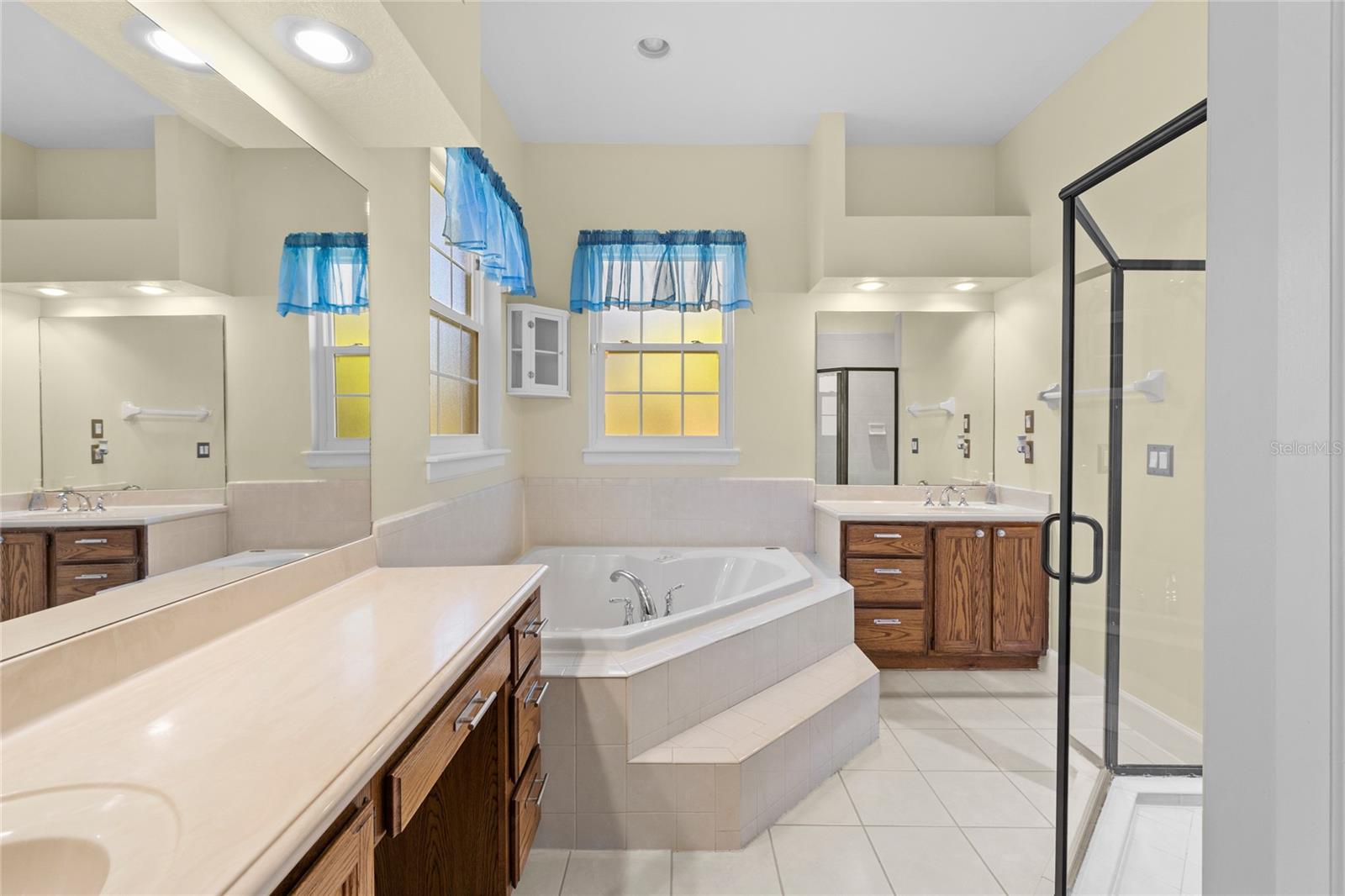 Image 24 of 49 For 3124 Oak Alley Drive