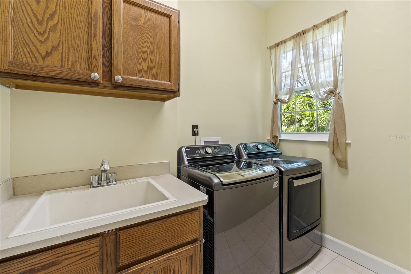 Image 38 of 49 For 3124 Oak Alley Drive