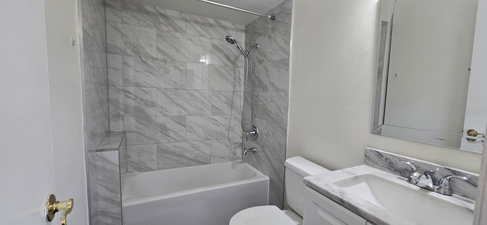 Image 16 of 32 For 824 Town Circle 101