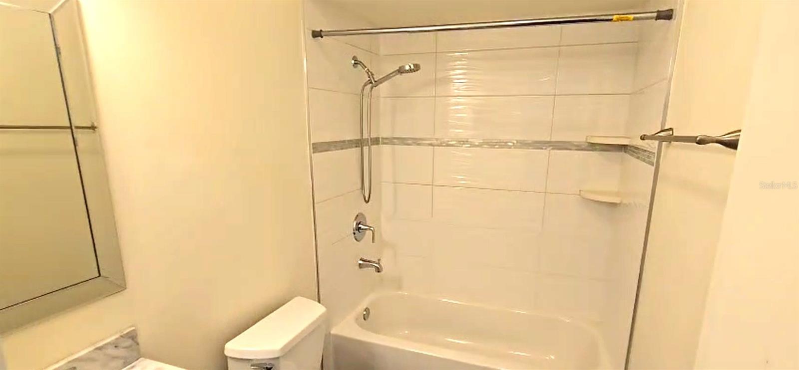 Image 19 of 32 For 824 Town Circle 101