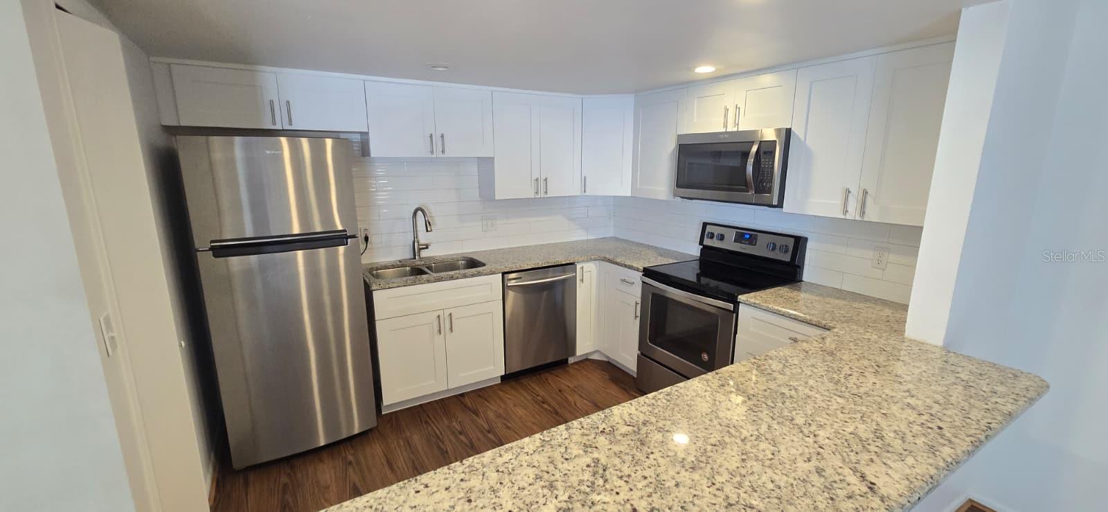 Image 9 of 32 For 824 Town Circle 101