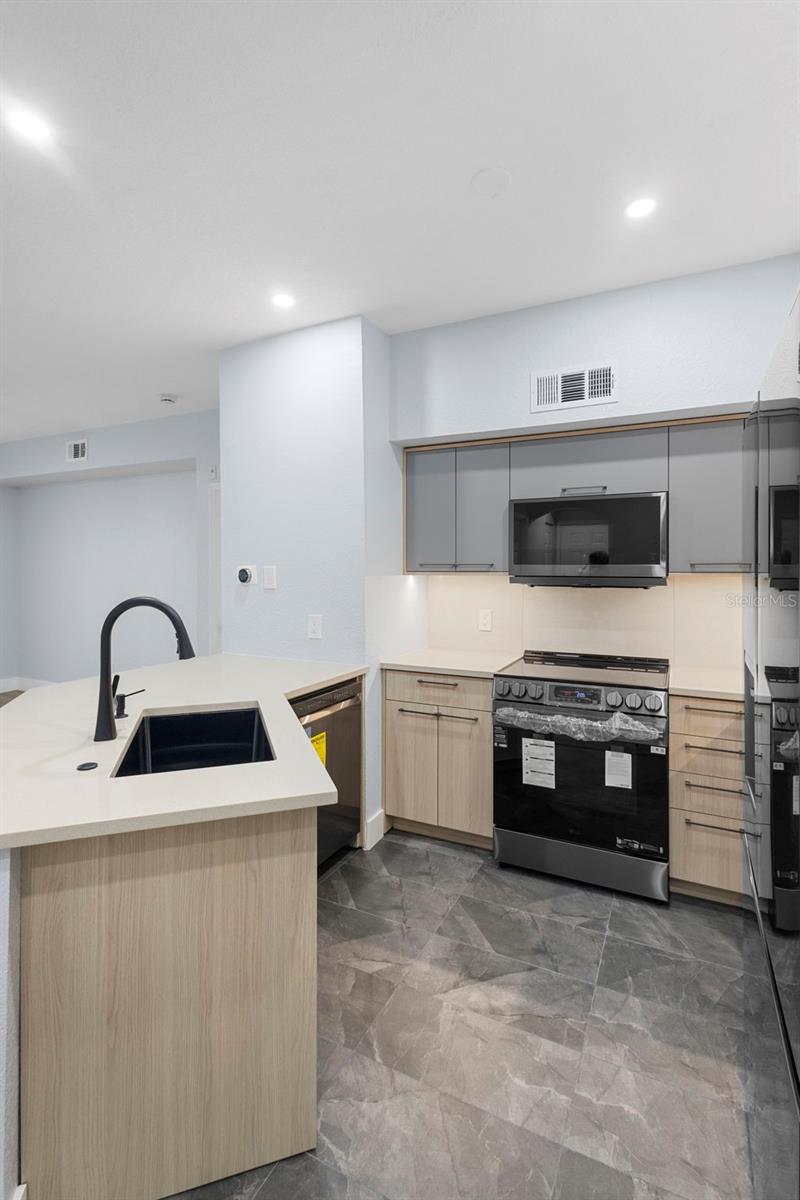 Image 10 of 46 For 822 Camargo Way 307