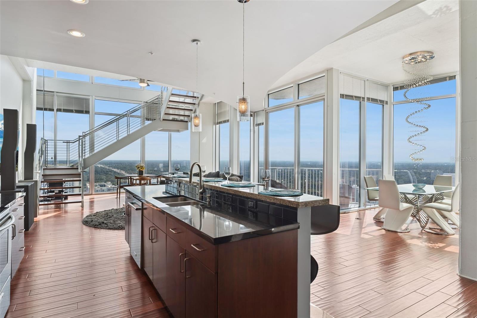 Image 10 of 79 For 155 Court Avenue P-2901