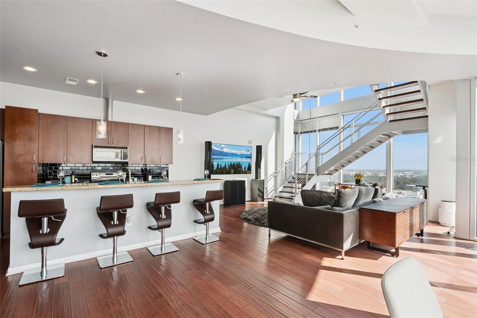 Image 11 of 79 For 155 Court Avenue P-2901