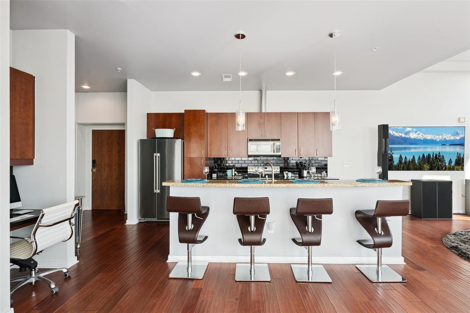 Image 13 of 79 For 155 Court Avenue P-2901