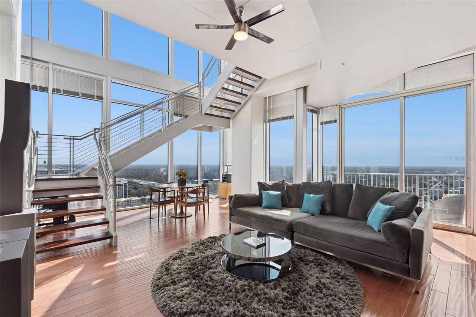 Image 15 of 79 For 155 Court Avenue P-2901