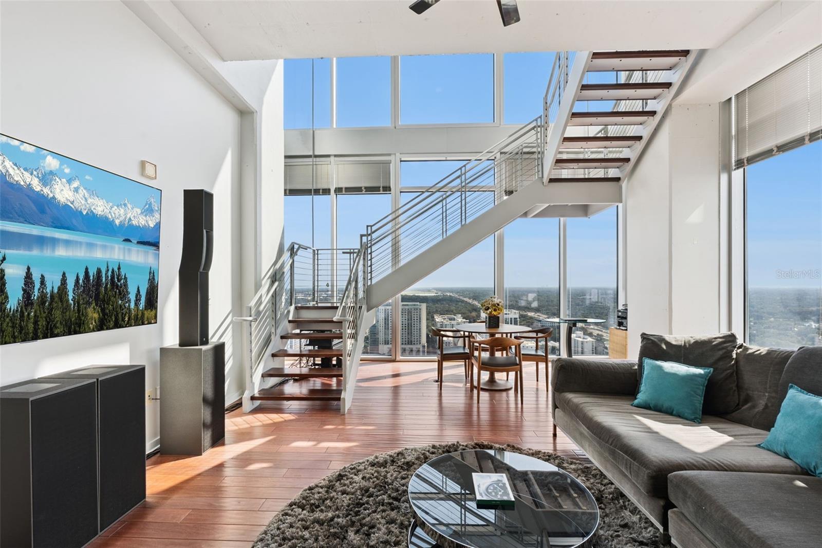 Image 16 of 79 For 155 Court Avenue P-2901