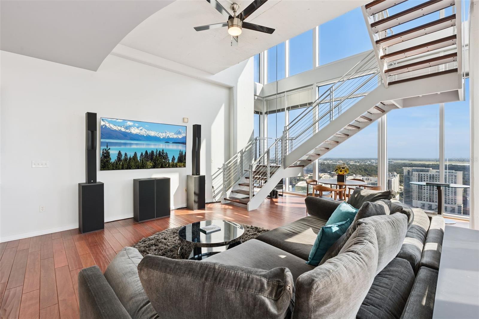 Image 17 of 79 For 155 Court Avenue P-2901