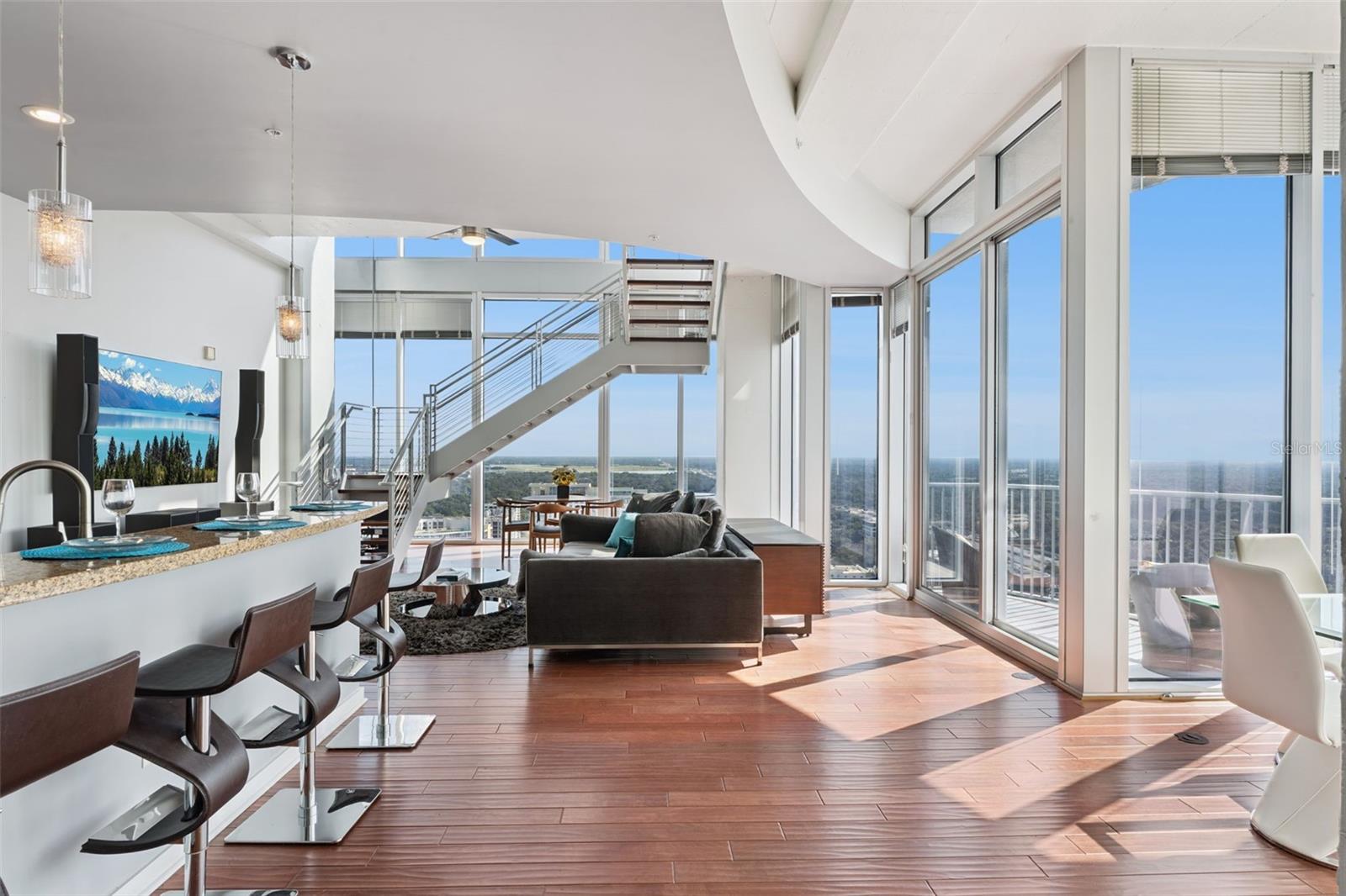 Image 18 of 79 For 155 Court Avenue P-2901