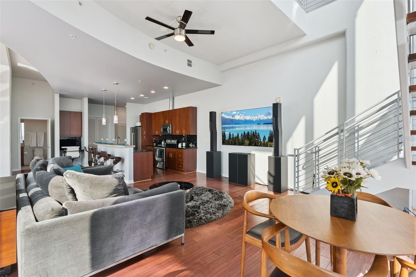 Image 19 of 79 For 155 Court Avenue P-2901