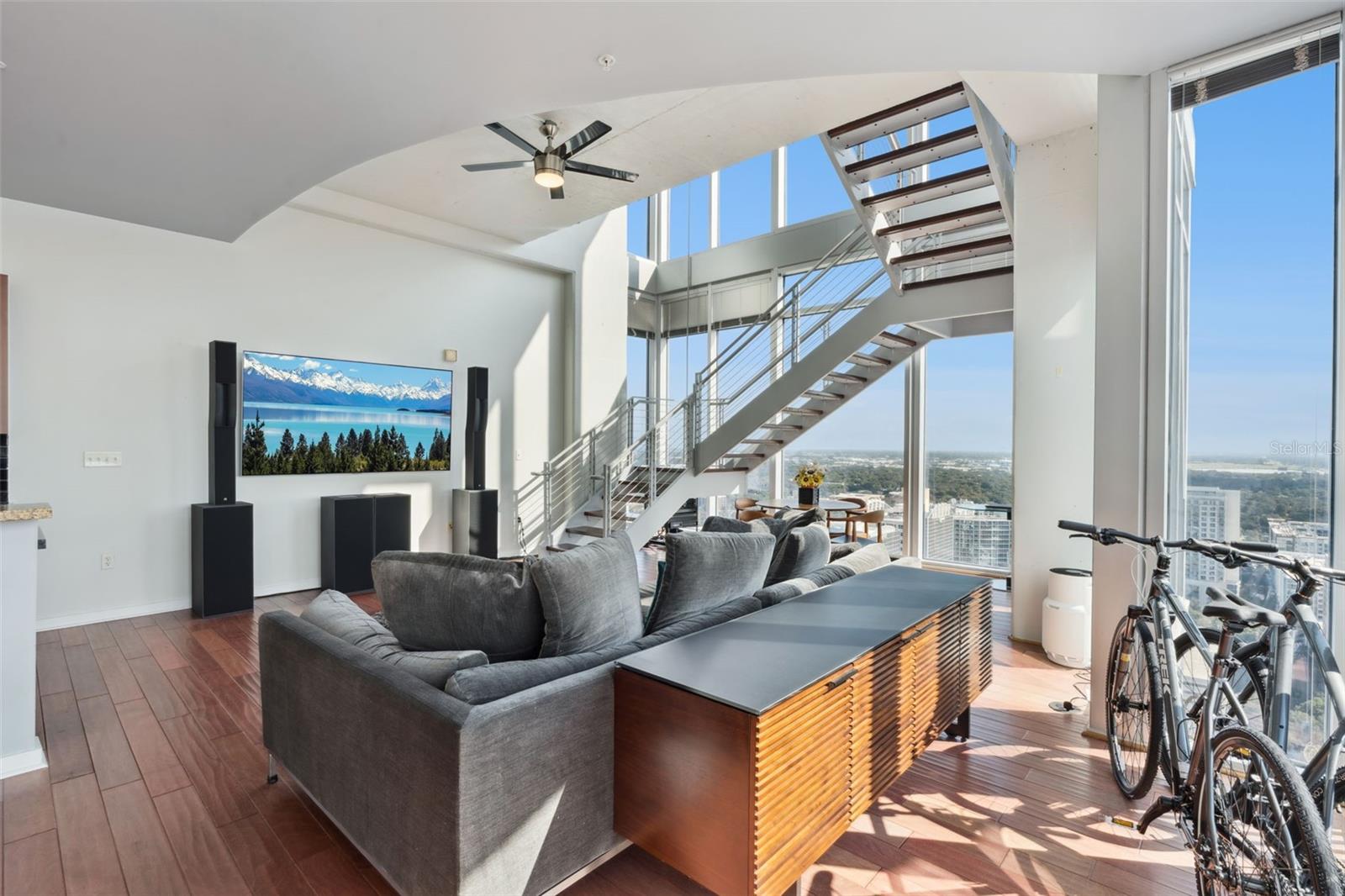 Image 20 of 79 For 155 Court Avenue P-2901